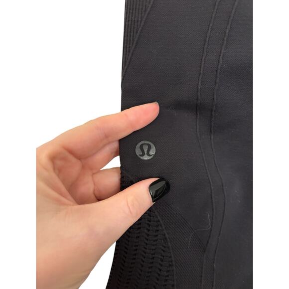 Lululemon Train to Be Seamless Crop Black Size 4 Engineered Knit Venting - Picture 3 of 4